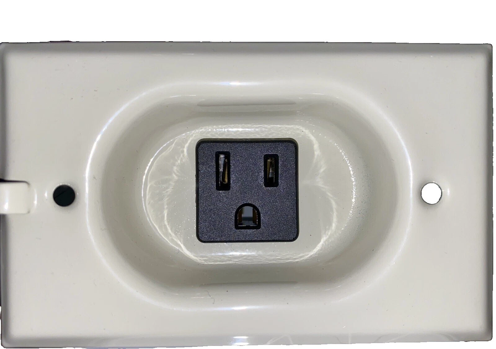 Enchufes eléctricos de pared Mulberry, Salidas y fundas