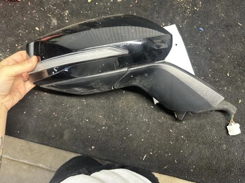 Passenger Side View Mirror With Turn Signal Fits 23-24 SPORTAGE 2010180