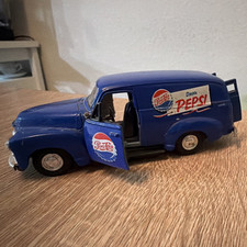 شاحنات و سيارات Pepsi