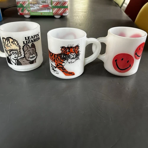Vintage Milk Glass Glassbake Mugs Little Orphan Annie Smilie Faces Tiger