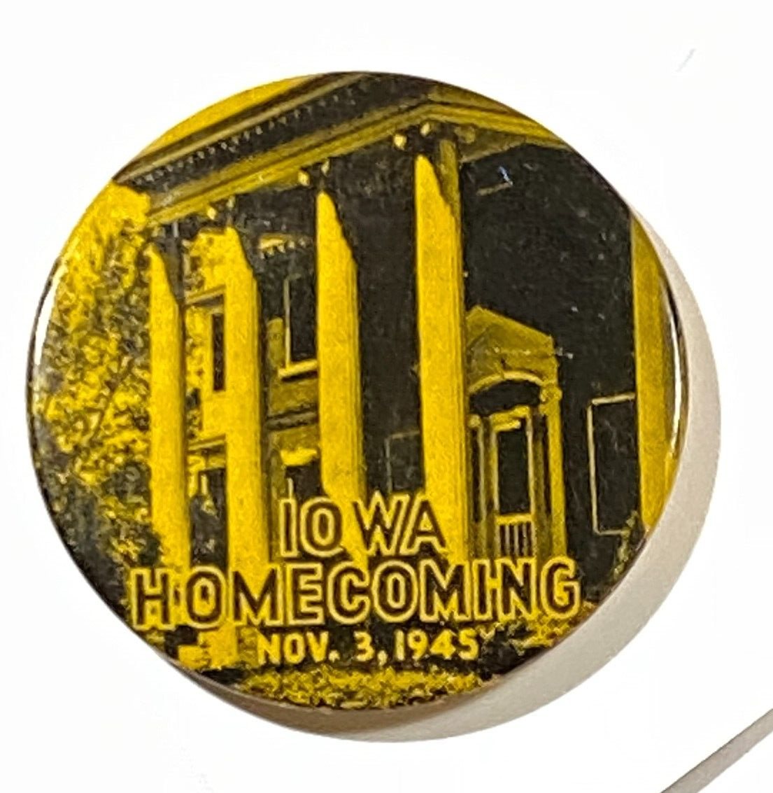 1945 IOWA HAWKEYES FOOTBALL HOMECOMING BADGE PIN BUTTON EXCELLENT