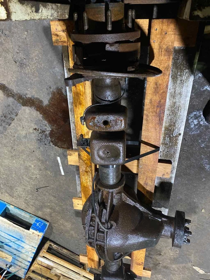 Conjunto de eje trasero usado se adapta a: camioneta Chevrolet Silverado 2500 2011 11,50`` Foto 2 de 4