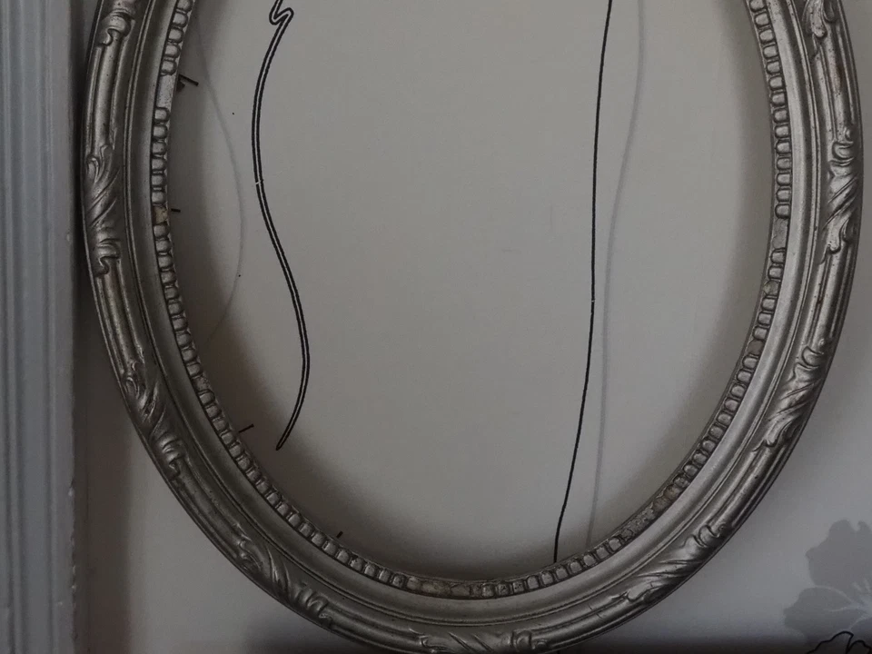 Cadre Ancien Ovale Bois argenté DLG Louis XV . Hauteur total 54 cm. Larg 37,5 cm - Photo 3/4