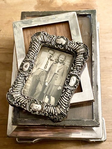 JOB LOT OF ANTIQUE ENGLISH SOLID HALLMARKED SILVER PHOTO FRAMES - Chester London - Picture 5 of 9