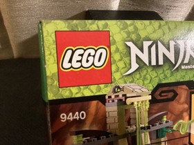 Lego Ninjago Masters of Spinjitzu Venomari Shrine 9440 Zane ZX Green Snakes 2012