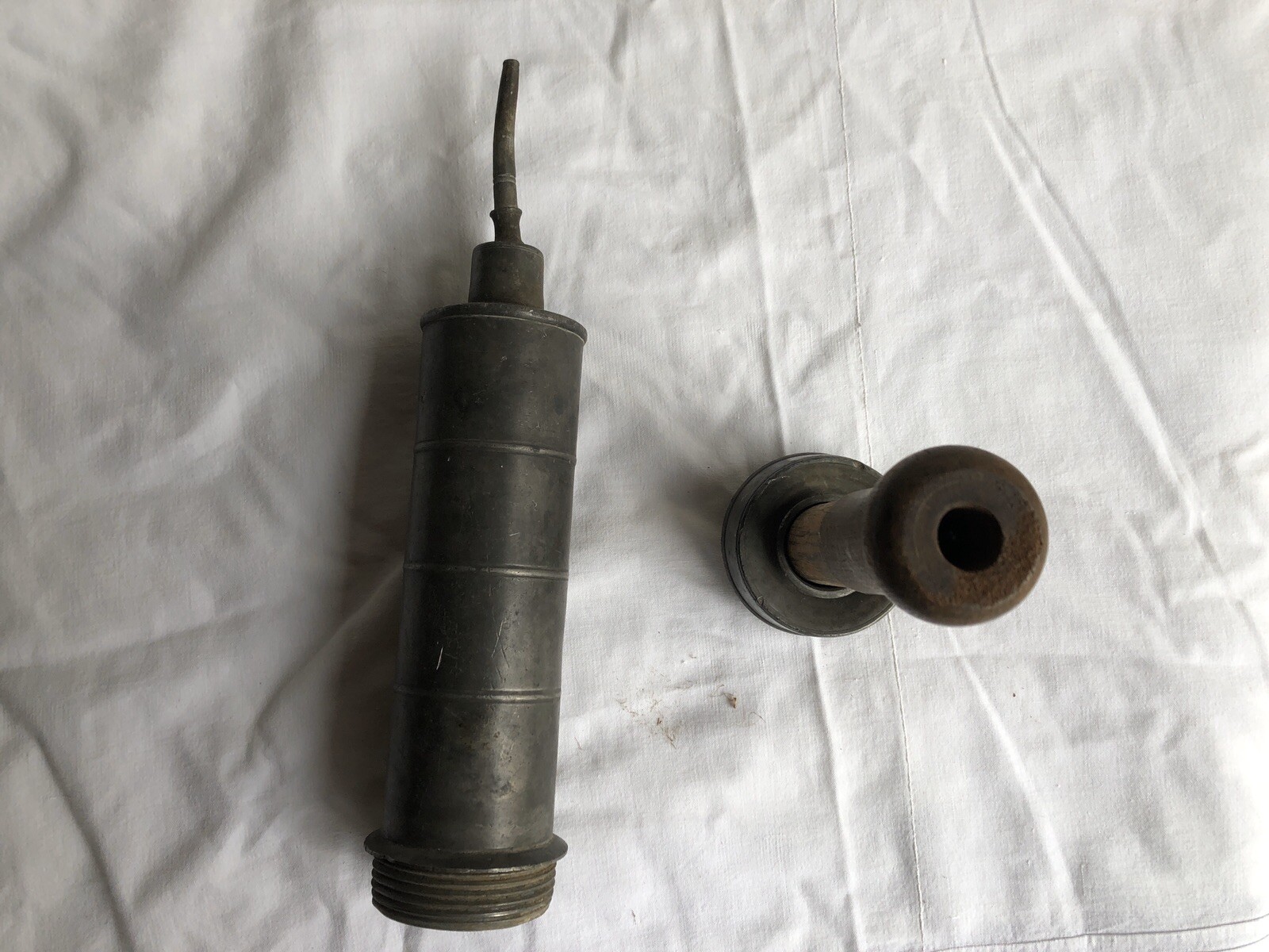 Mini Seringue Clystère Ancienne En étain – Poupée XIXe Siècle (9cm) – Rare