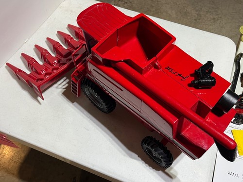 Case/IH 2388 Axial Flow Combine w 8 Row Corn Head Signed 1/16 by Scale Models - Picture 7 of 21