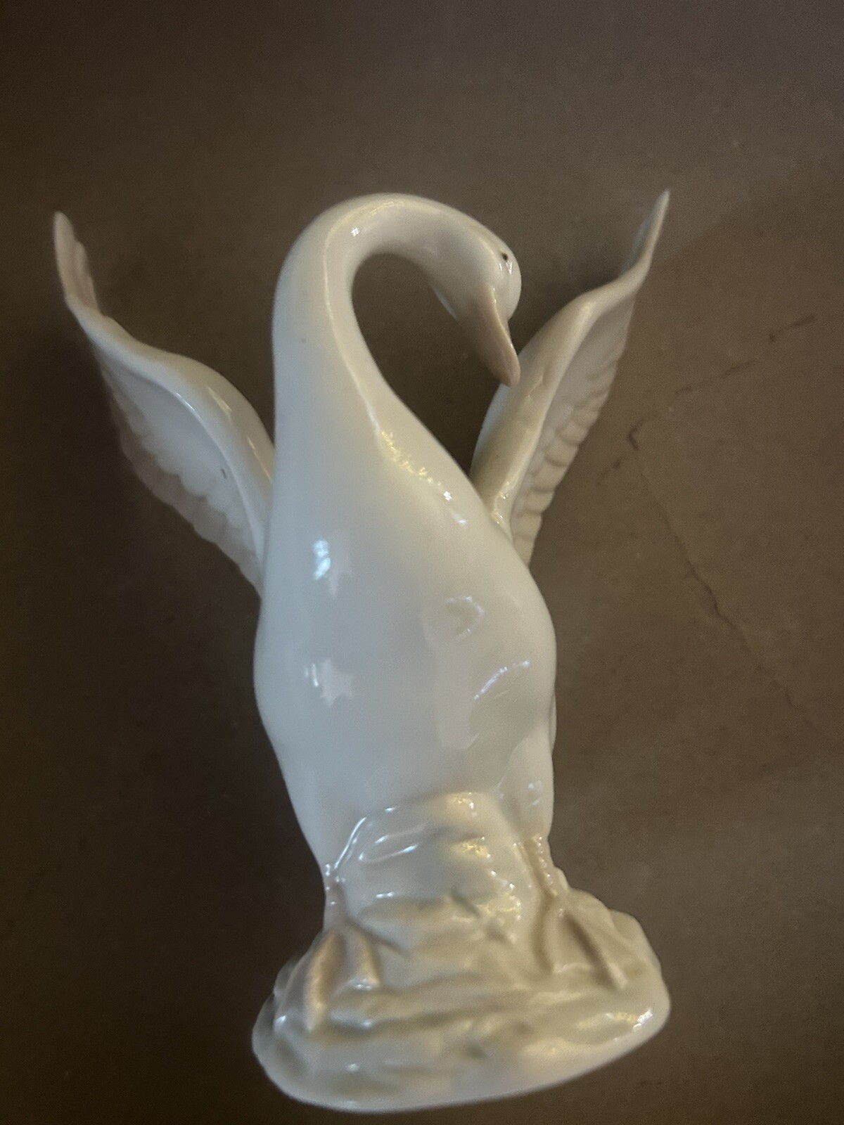 Vintage Russ Berrie and Co Ceramic Beautiful White Swan w/ Wings Spread Figurine