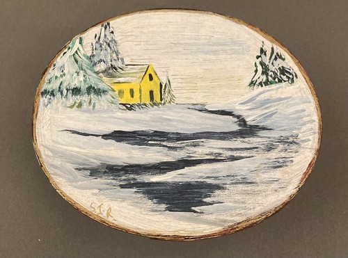 Coctelera pintada a mano caja baratija invierno paisaje amarillo cabaña firmada - Imagen 1 de 6