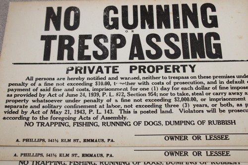 4 Vintage No Gunning No Trespassing Signs Hard Cardboard 11" x 7" - Picture 6 of 6
