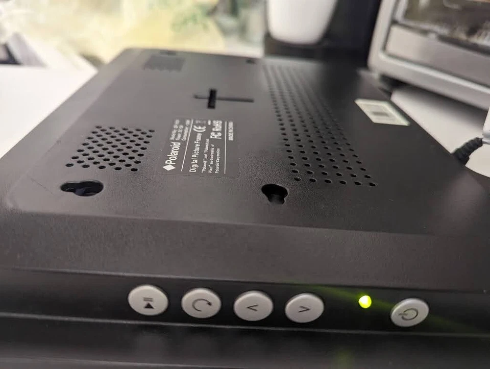 Polaroid IDF-1030 10.4" Digital Picture Frame used with power cord - Image 4 of 4