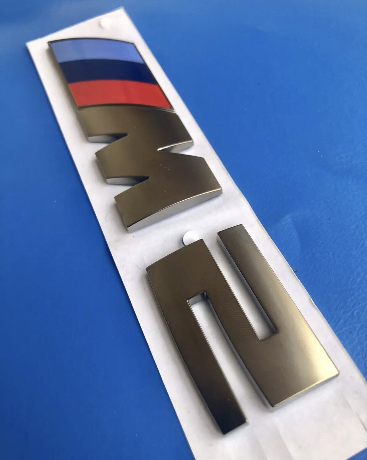 Logo M2 Gris Cérium badge BMW F22 F23 F46 sigle de remplacement 51148072122