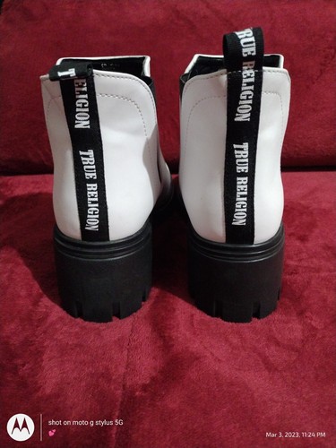 TRUE RELIGION - WHITE SLIP ON ANKLE BOOTS CHUNKY BLACK LUG SOLE - New SZ 8.5 - Picture 4 of 6