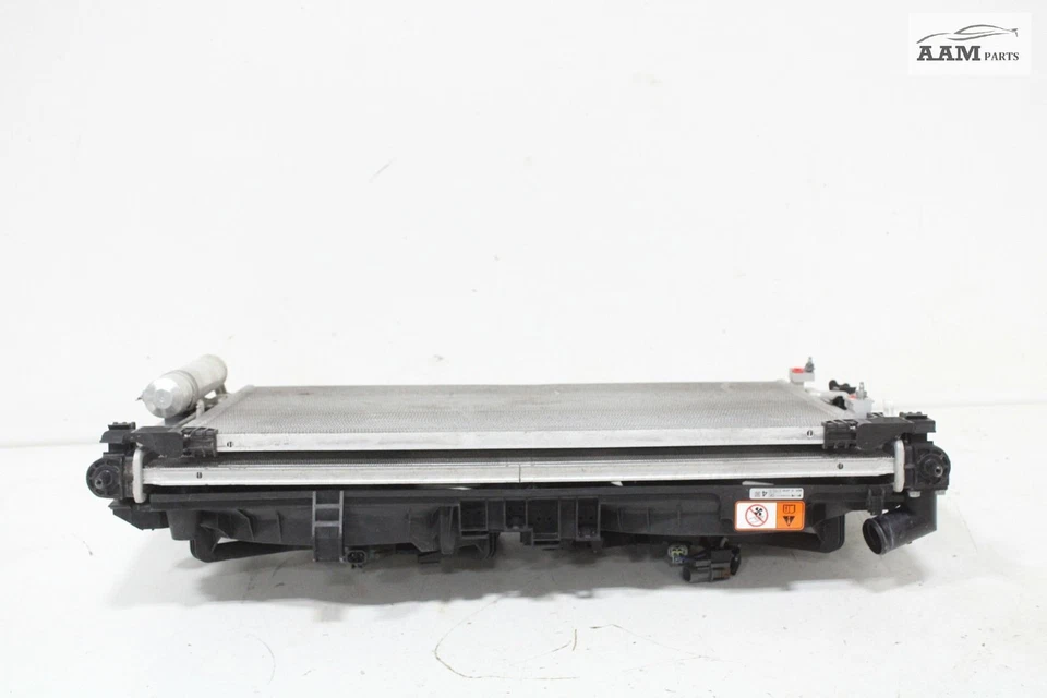 21-23 MITSUBISHI OUTLANDER SPORT RADIADOR DE REFRIGERACIÓN CON CONDENSADOR Y CUBIERTA DE VENTILADOR OEM Foto 3 de 4