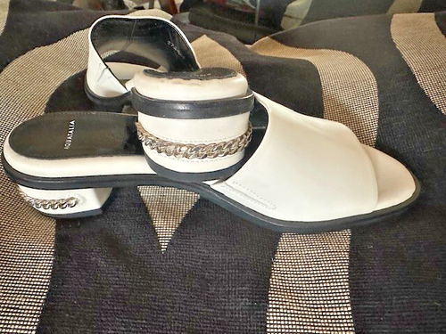 Aquatalia White Leather Slide Sandals with Chain Adorned Low Heel 7.5 Italy NEW - Picture 3 of 15