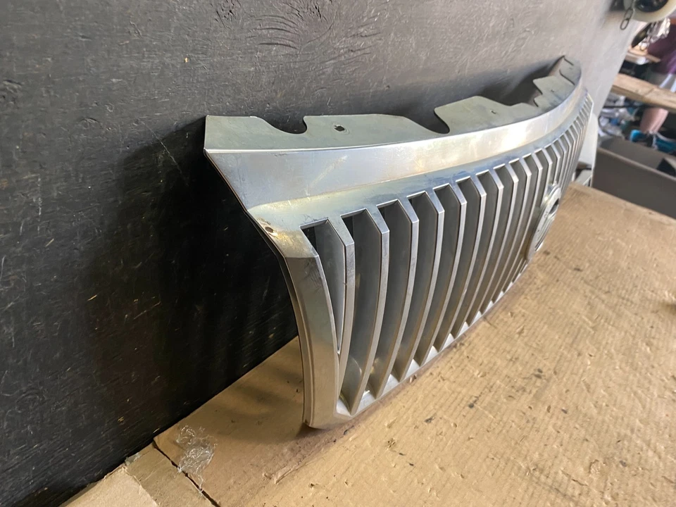 Parrilla superior delantera Mercury Mountaineer 2002 a 2005 OEM P0185 DG Foto 3 de 4