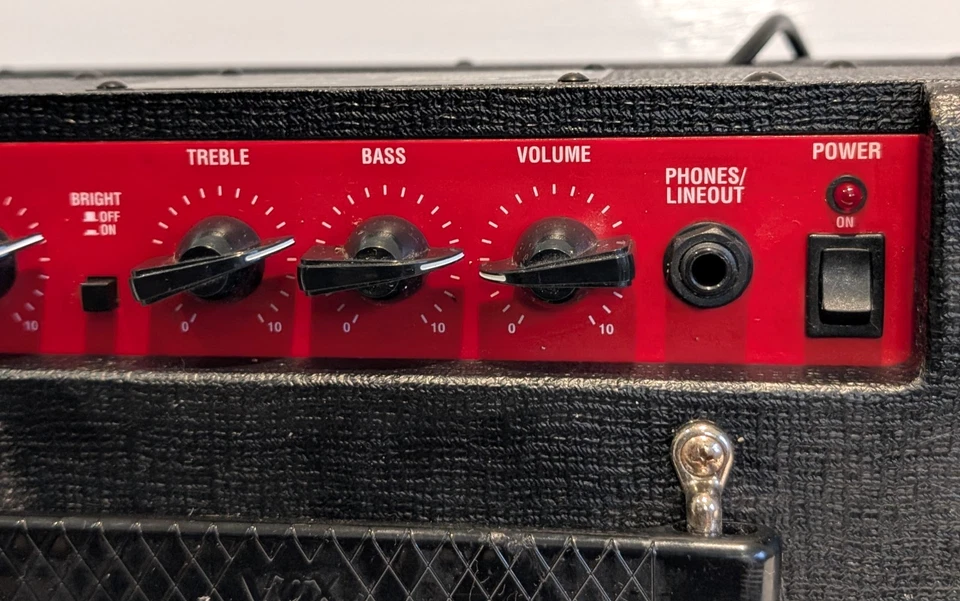 Excellent Vox Pathfinder Bass 10 Guitar Amplifier Amp 15W Combo PFB-10 - Image 4 of 4