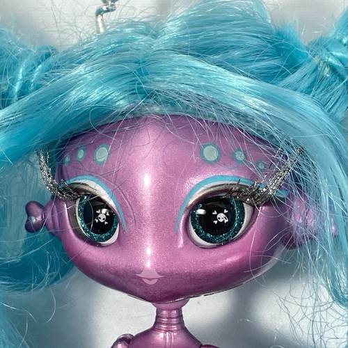 Novi Stars Mae Tallick WORKS With Wig Pet Stand And Winter Gear Fashion Pack - Picture 3 of 14