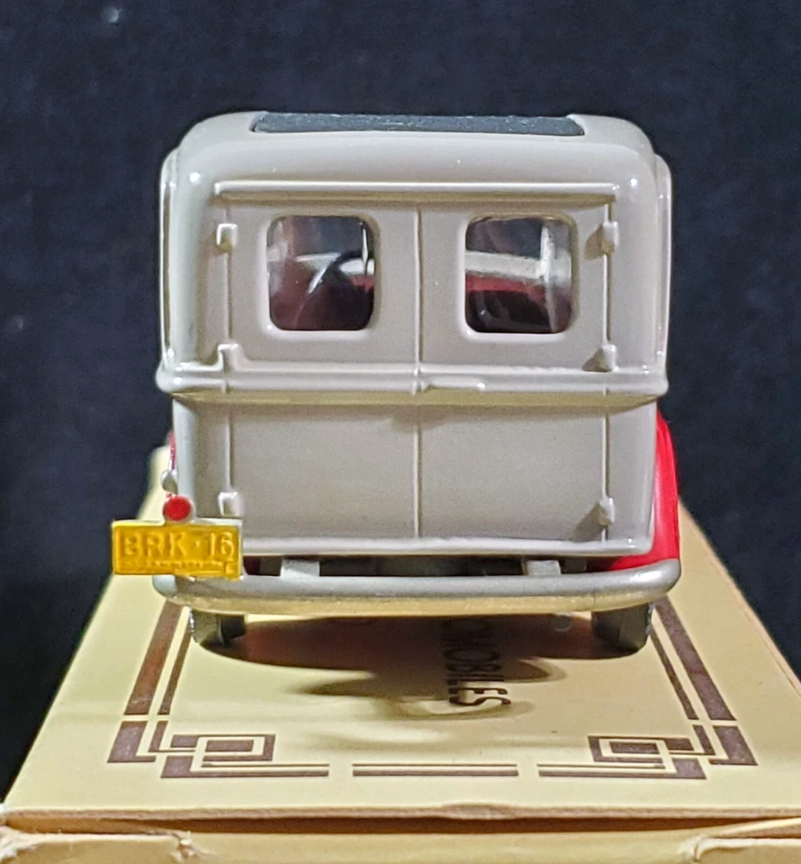 Brooklin Models 35 1935 Dodge Van Burma Shave Gray/Red BRK 16A 1:43 - Image 4 of 4
