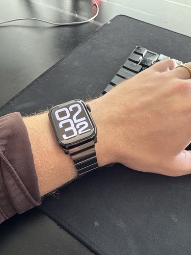 Apple Watch Series 9 41mm Stainless Steel Graphite - Photo 2/6