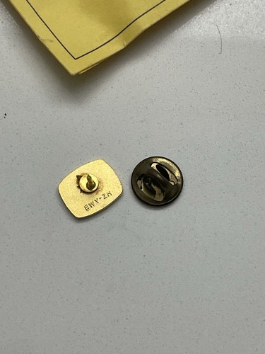 FIFA 1994 World Cup pin badge - Picture 3 of 5