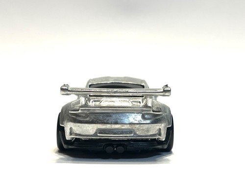 Hot Wheels New 2025 Porsche 911 GT3 Raw Casting Complete W/Riders - Picture 6 of 7