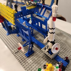 Vintage Lego 6971 Inter-Galactic Command Base Space System used-missing 4 pieces