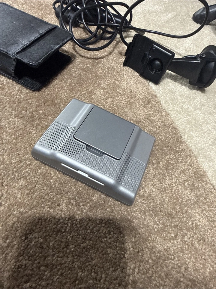 Garmin nüvi 350 Automotive Mountable GPS Unit With Mount And Charger - Image 2 of 4