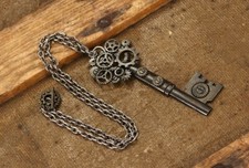 SteamPunk Cosplay Victorian Large Key Gears Necklace, NEW SEALED