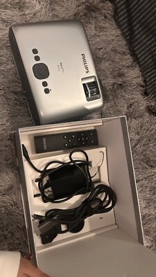 PHILIPS NeoPix Easy Mini Projector NPX440/INT Pre-owned Free Shipping