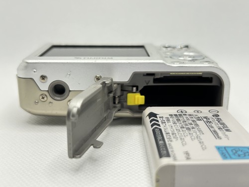 [TOP] Fujifilm FinePix F30 kompakte Digitalkamera 6,3MP silber aus Japan - Bild 18 von 22