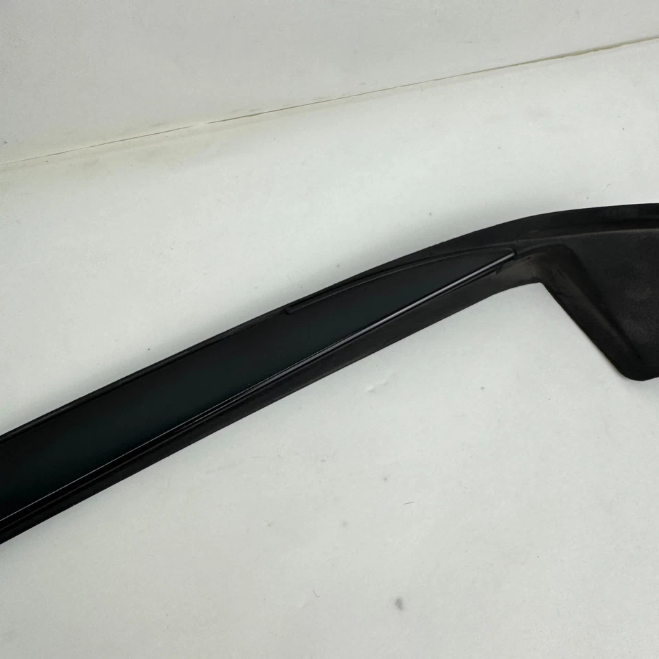 Moldura por goteo parabrisas delantero izquierdo OEM 2015-2025 Lexus RC300 RC350 75552-24010 Foto 4 de 4
