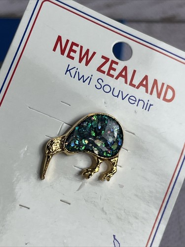 Vintage New Zealand Paua Abalone Shell Tiny Petite Kiwi Bird Brooch Or Pin - Picture 2 of 23