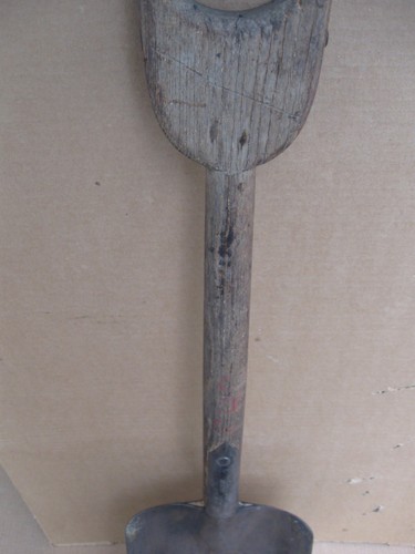 VINTAGE ANTIQUE PERRIN SEAMANS & Co. #3 WOOD SHOVEL WITH D HANDLE - Picture 3 of 20