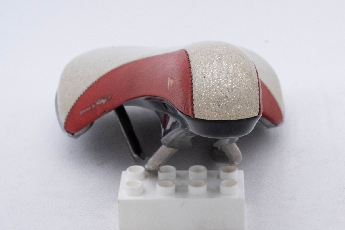 NOS FIZIK NISENE TITANIUM 1999 VINTAGE SADDLE SEAT RACING
