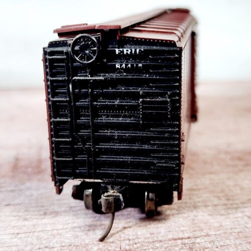 Erie Railroad 40' SD Boxcar 84415 Athearn HO Scale Weathered - Picture 5 of 7