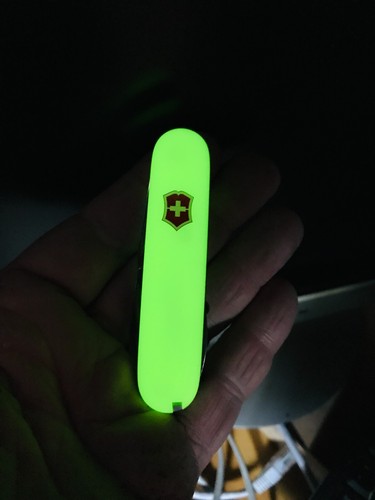Glow In The Dark Victorinox Spartan Stayglow Yellow Retired NIB Collectable!! - Picture 2 of 4