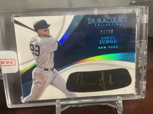 2017 Immaculate AARON JUDGE RC Carbon Blue AUTO Eye Black Gold Ink #’d /10