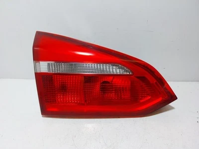 2016 FORD FOCUS RHD FEU ARRIÈRE/ARRIÈRE SUR HAYON (CÔTÉ PASSAGER)... - Photo 1/4