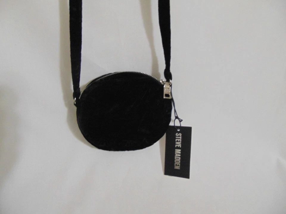 Mini cantimplora Steve Madden Lotus con apliques de insectos MP1205 $78 Foto 3 de 4