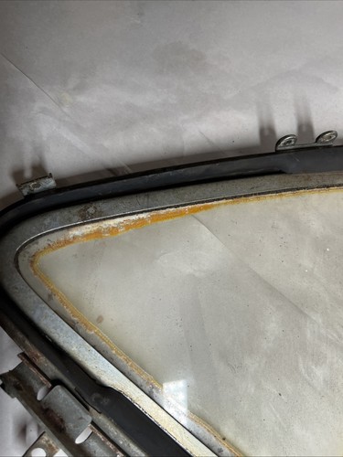 1940 CHEVROLET CAR DOOR VENT WINDOW FRAME GLASS ORIGINAL PAIR GM - Picture 9 of 17