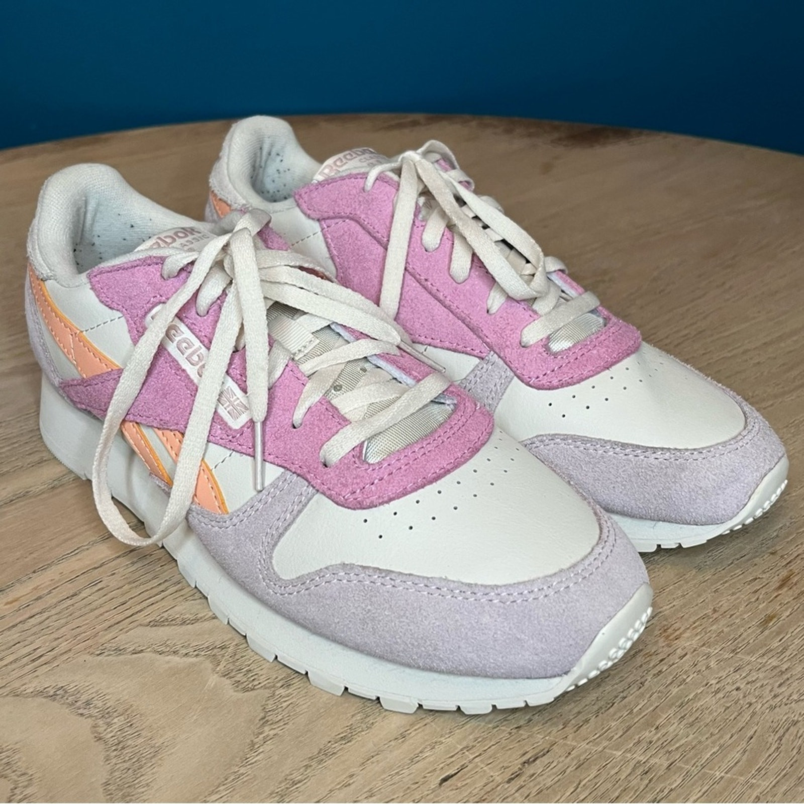 Reebok Bold Expressions Classic Leather Suede Sneakers Peach Glow Womens Size 7
