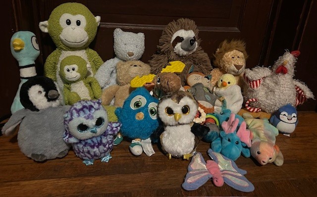 19 Plush stuffed animals lot of various brands and types