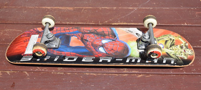 Vintage 2001 Marvel Spider Man Green Goblin Complete Skateboard 31'' Collectible
