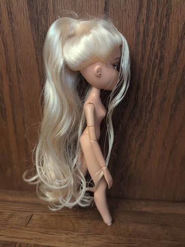 2001 BRATZ Fashion Doll Cloe Nude W/ Articulated Arms No Feet - Picture 6 of 10