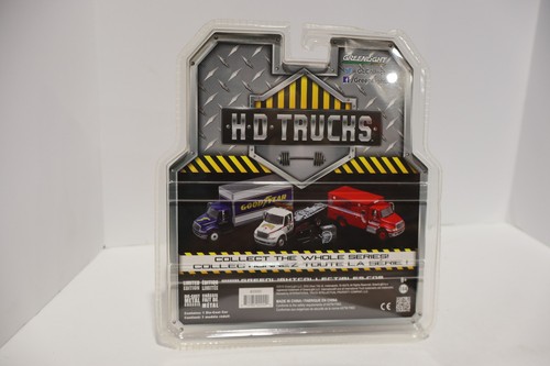 Greenlight HD Trucks Series 5 International DuraStar Ambulance Memphis CHASE - Picture 3 of 3
