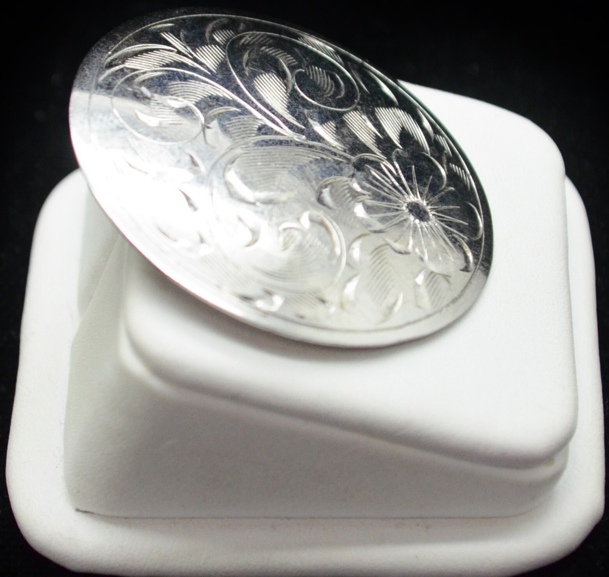 Sterling Silver Beautiful Flower Designs Circular Shape Pin