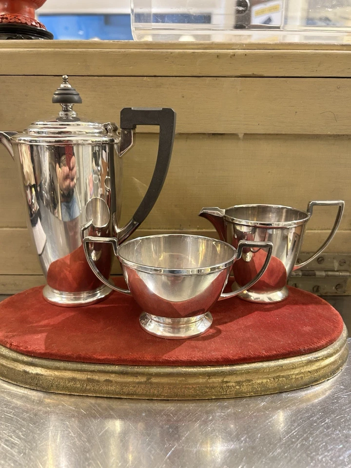 Juego de café con plato de plata Art Deco Mappin and Webb Foto 2 de 4