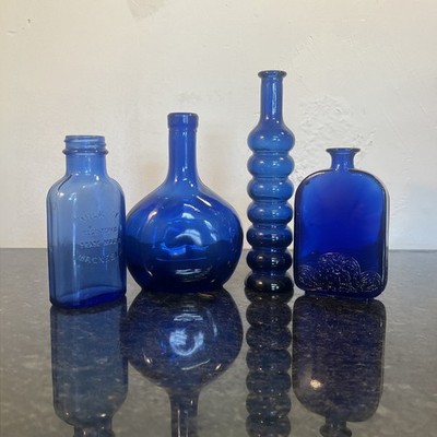 Kobaltblaue Glasflaschen Vintage Medizin Vase Display Konvolut