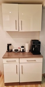 Moderne Single-Küche mit Kühlschrank & Kochfeld – kompakt & gepflegt